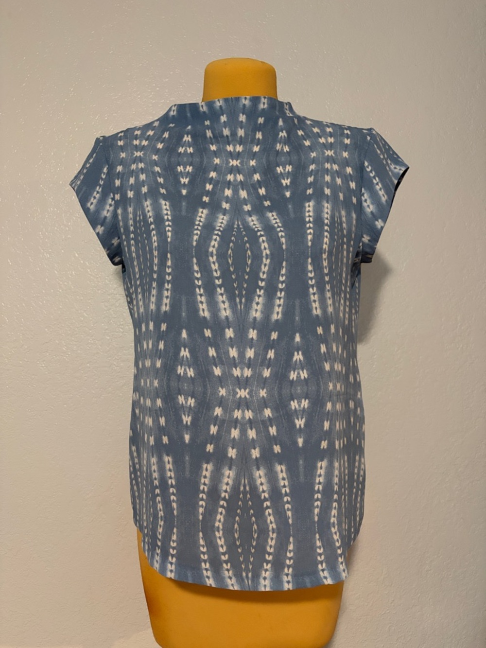 Calvin Klein Blue Short Sleeve Top Funnel Neck Cap Sleeve Tie Dye Butterly Small